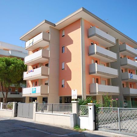 Apartment In Bibione Near Sea Beach エクステリア 写真